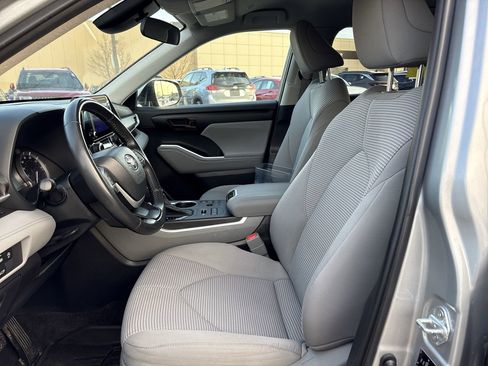 Used 2023 Toyota Highlander LE image 14