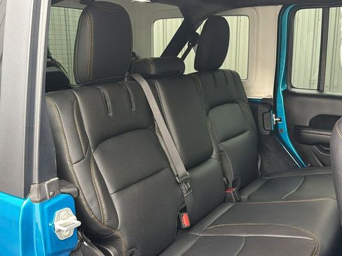 Used 2024 Jeep Wrangler Unlimited image 35