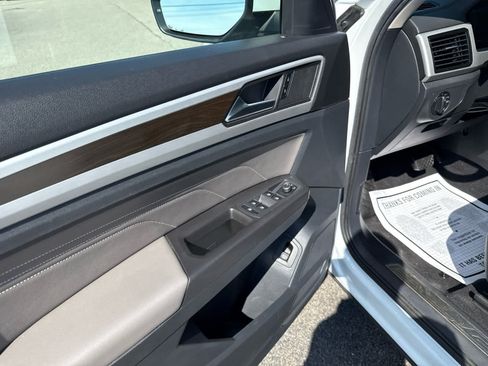 Used 2022 Volkswagen Atlas SE w/ Panoramic Sunroof Package AWD/4WD image 13