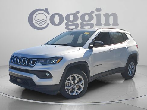 Used 2026 Jeep Compass Latitude AWD/4WD image 1