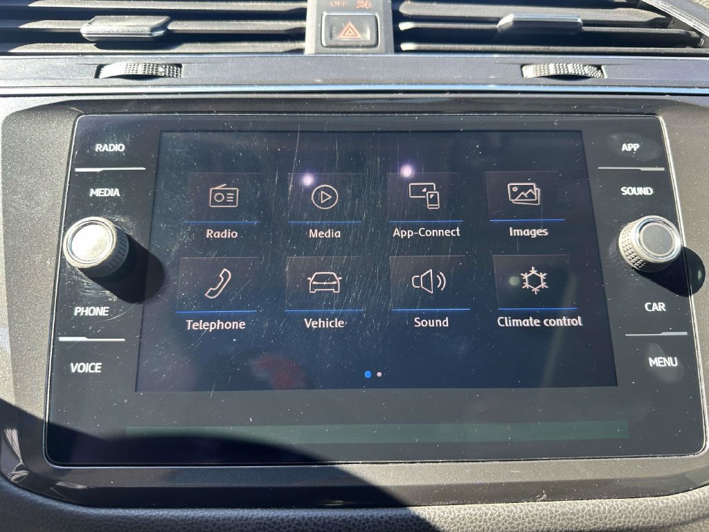 Used 2018 Volkswagen Tiguan SE w/ Panoramic Sunroof Package AWD/4WD image 23
