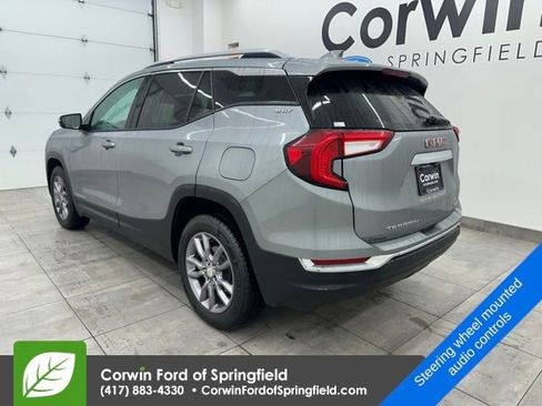 Used 2023 GMC Terrain SLT image 2