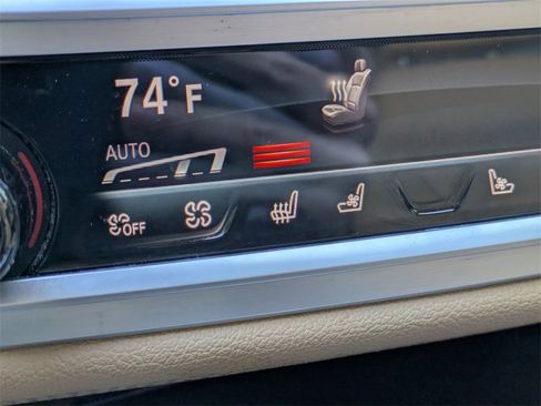 Used 2020 BMW 750i xDrive w/ Executive Package image 23