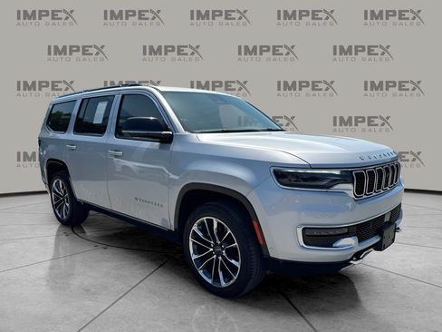 Used 2024 Jeep Wagoneer Series III w/ Premium Group I AWD/4WD image 7