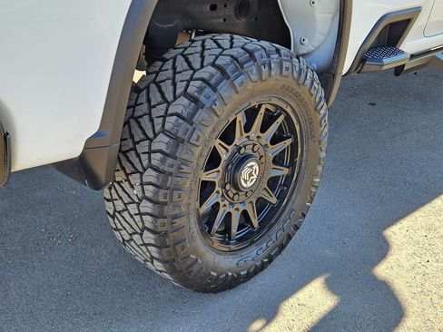 Used 2023 Chevrolet Silverado 2500 Custom w/ Custom Convenience Package image 13