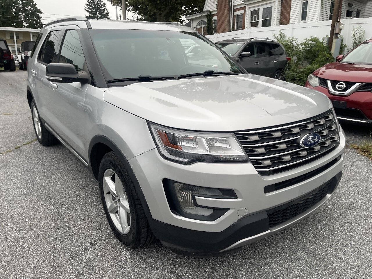 Used 2016 Ford Explorer XLT AWD/4WD image 3