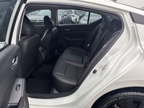 Used 2022 Nissan Altima 2.5 SR w/ Midnight Edition Package image 12