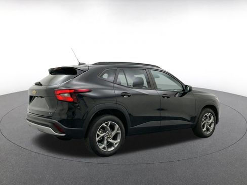 Used 2025 Chevrolet Trax LT FWD image 11