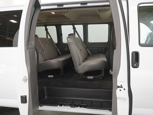 Used 2025 Chevrolet Express 3500 LT w/ LT Preferred Equipment Group RWD image 13