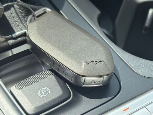Used 2026 Kia Carnival FWD image 18