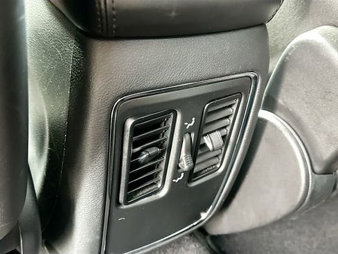 Used 2020 Jeep Grand Cherokee Laredo image 24