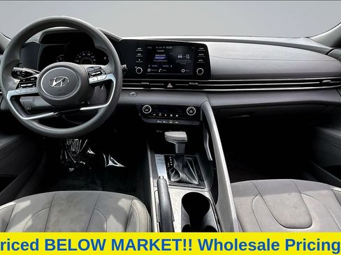 Used 2022 Hyundai Elantra SEL w/ Cargo Package FWD image 8