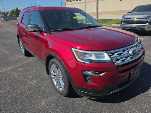 Used 2019 Ford Explorer XLT w/ Equipment Group 202A FWD image 2
