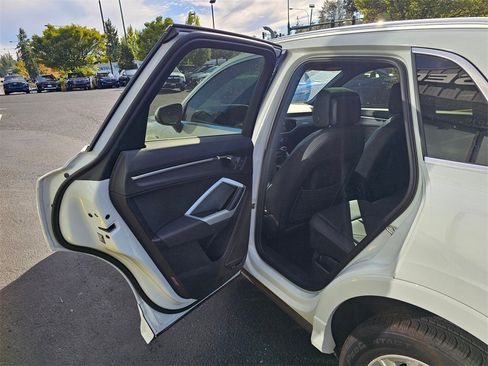 Used 2023 Audi Q3 2.0T Premium Plus w/ Premium Plus Package image 16