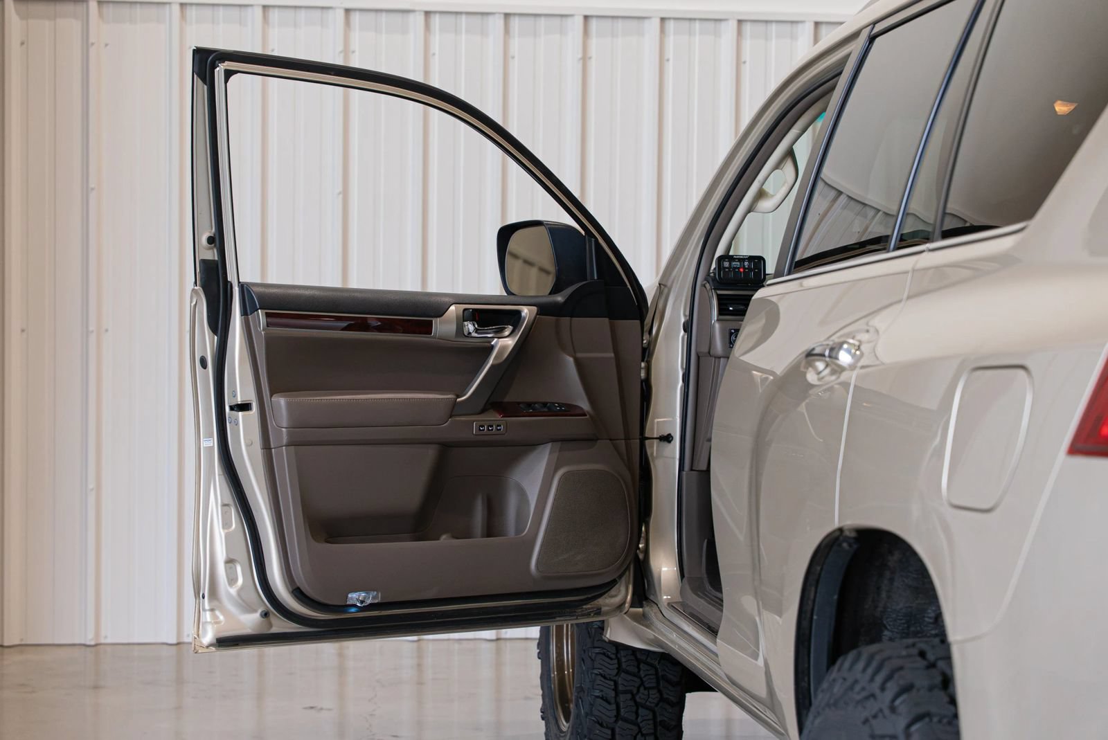 Used 2011 Lexus GX 460 w/ Convenience Pkg AWD/4WD image 25