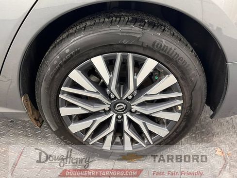 Used 2025 Nissan Altima 2.5 SV FWD image 24