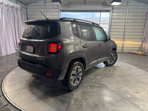 Used 2016 Jeep Renegade Trailhawk image 5