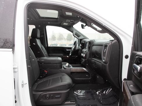 Used 2022 GMC Sierra 3500 Denali w/ Denali Ultimate Package image 11