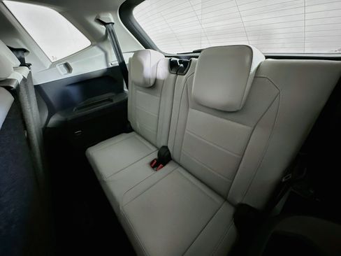 Used 2018 Volkswagen Tiguan SE w/ 3rd Row Seat Package AWD/4WD image 34