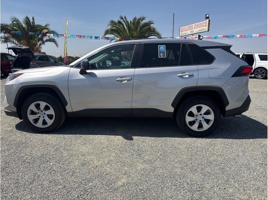 Used 2022 Toyota RAV4 LE FWD image 8