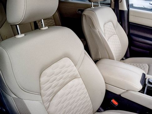 Used 2022 Nissan Pathfinder SV image 6