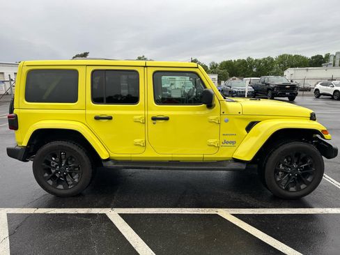 Used 2024 Jeep Wrangler Unlimited Sahara AWD/4WD image 4