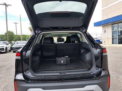 New 2026 Volkswagen Tiguan SE FWD image 23