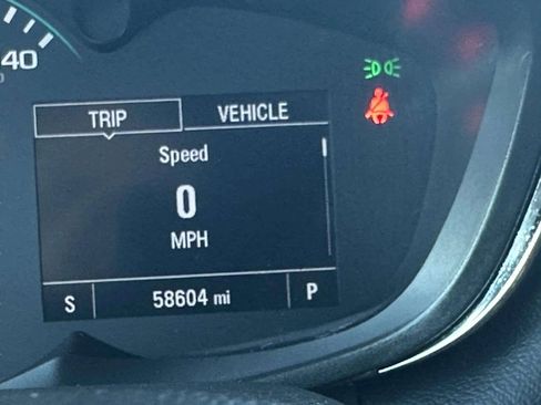 Used 2022 Chevrolet Trax LT w/ LT Convenience Package AWD/4WD image 19