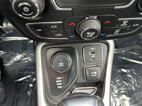 Used 2021 Jeep Compass Latitude w/ Sun and Sound Group AWD/4WD image 54