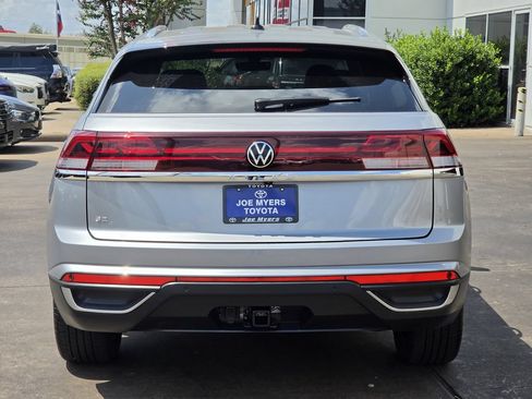Used 2026 Volkswagen Atlas Cross Sport SE FWD image 8