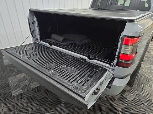 Used 2025 Nissan Frontier PRO-4X AWD/4WD image 12
