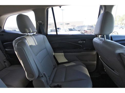 Used 2021 Honda Pilot Touring image 12
