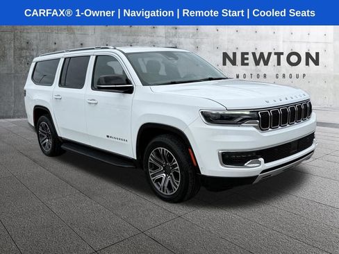 Used 2024 Jeep Wagoneer L Series II w/ Flexible Seating Group AWD/4WD image 1
