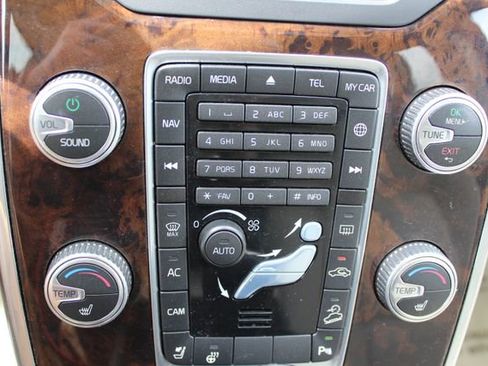 Used 2016 Volvo XC70 T5 Premier w/ Proximity Package AWD/4WD image 32