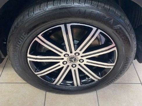 Used 2025 Mercedes-Benz GLE 450e 4MATIC w/ Driver Assistance Package image 25