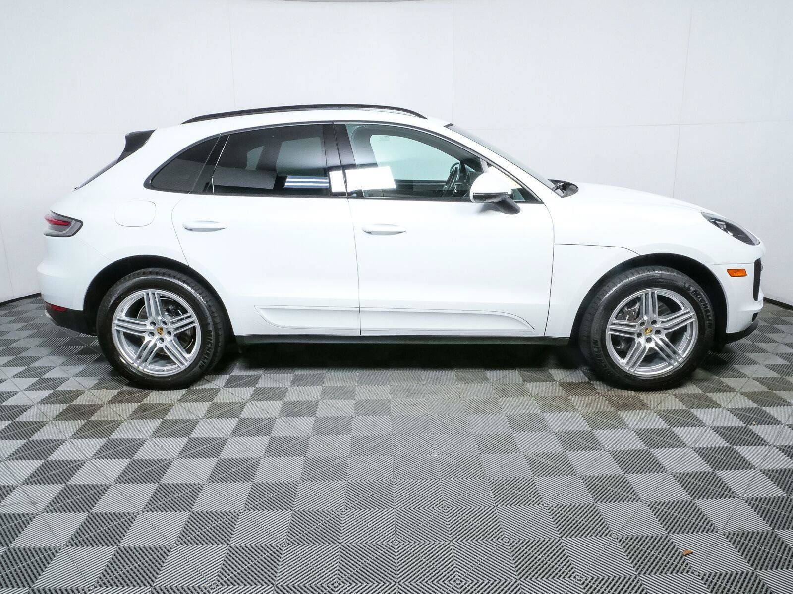 Certified 2021 Porsche Macan AWD/4WD image 29