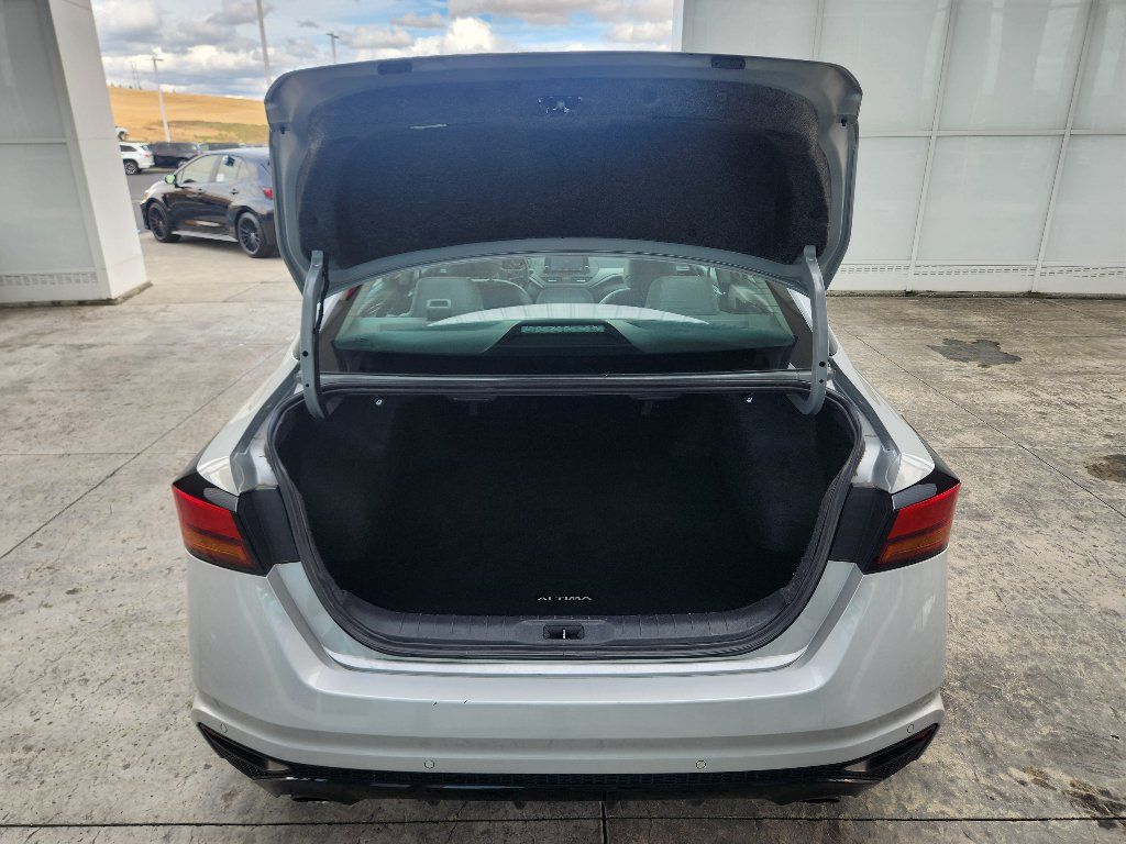 Used 2024 Nissan Altima 2.5 SR FWD image 7