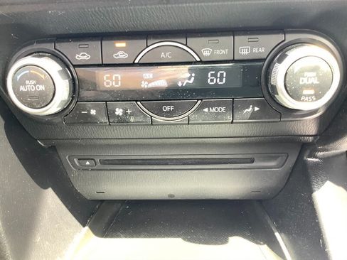 Used 2015 MAZDA MAZDA3 i Touring w/ Technology Package FWD image 25