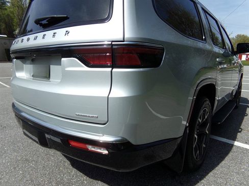 Used 2023 Jeep Wagoneer Series III w/ Convenience Group I image 9