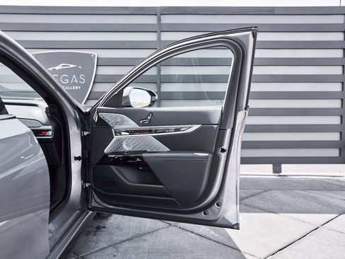 Used 2024 BMW 760i xDrive AWD/4WD image 22