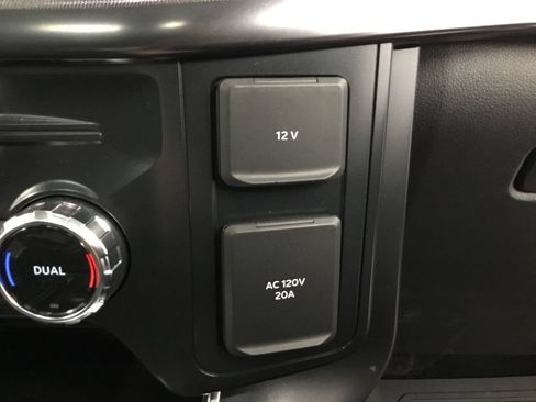 Used 2025 Ford F150 Raptor AWD/4WD image 32