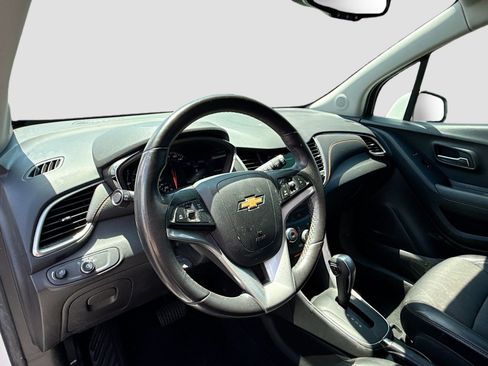 Used 2019 Chevrolet Trax LT w/ LT Convenience Package AWD/4WD image 9