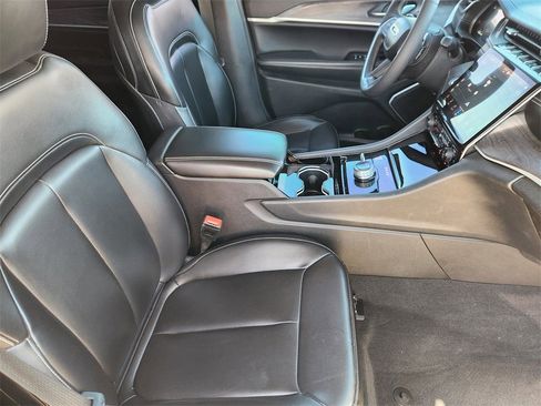 Used 2023 Jeep Grand Cherokee L Limited image 13