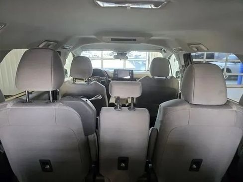 Used 2021 Toyota Sienna LE image 17