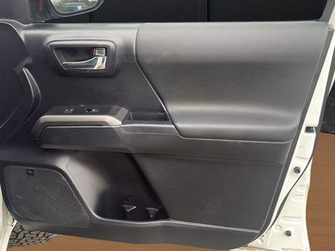 Used 2019 Toyota Tacoma TRD Off-Road image 24