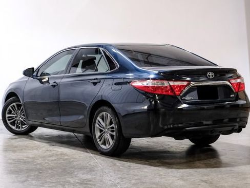 Used 2017 Toyota Camry SE FWD image 16