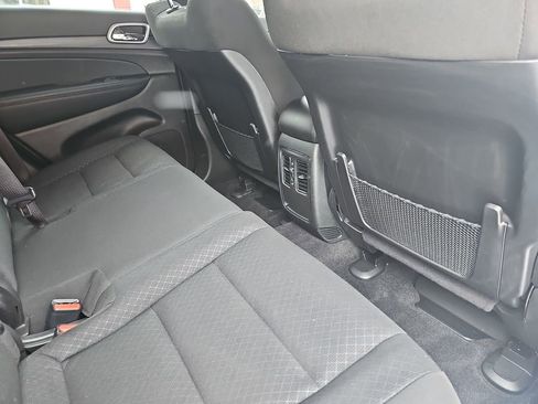 Used 2022 Jeep Grand Cherokee Laredo E image 11