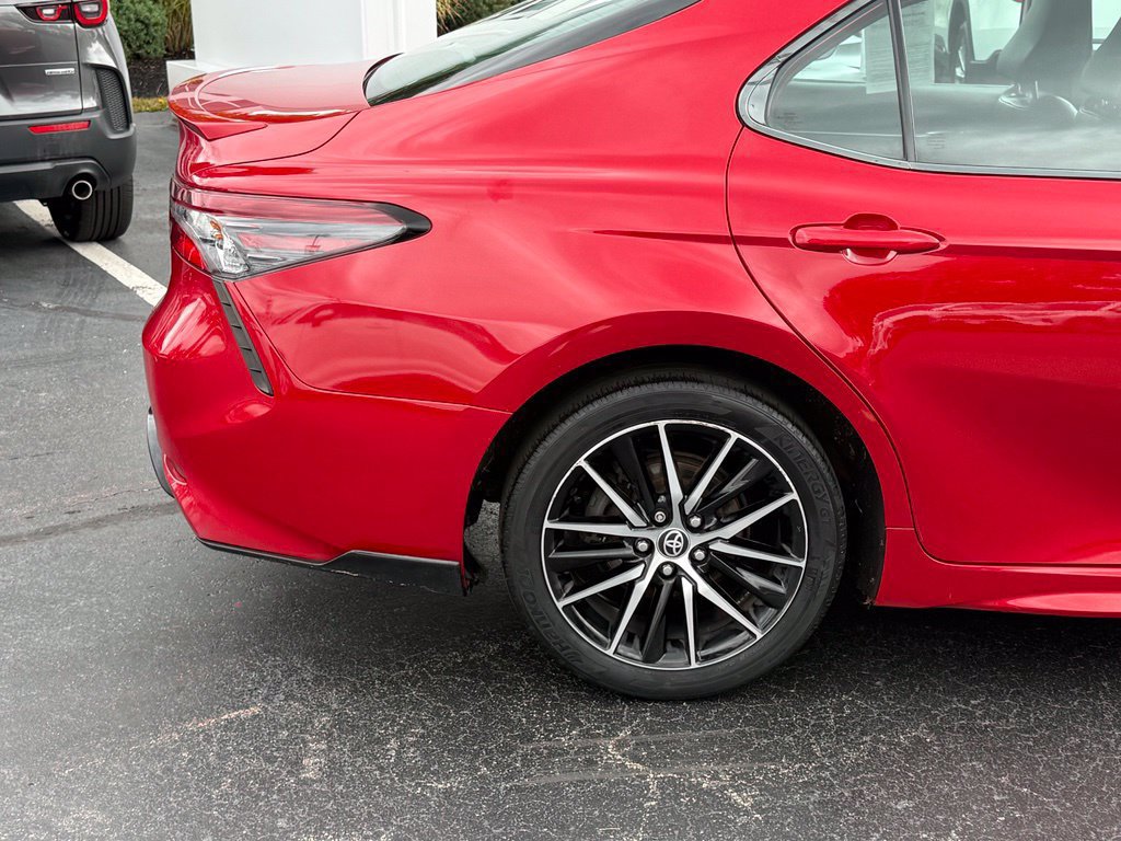 Used 2021 Toyota Camry SE AWD/4WD image 9