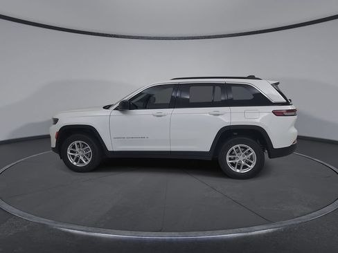 New 2026 Jeep Grand Cherokee Laredo w/ Trailer Tow Package AWD/4WD image 8