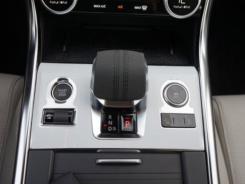 Used 2024 Jaguar XF R-Dynamic SE image 17